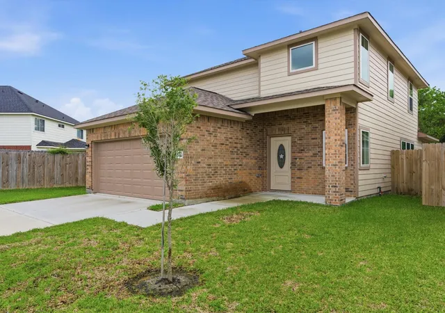 Photo 3 of Single family home for sale at 2819 Pine Estate Ln, Houston, TX 77014 | MLS# 10459442 | Listing updated on 2026-09-25