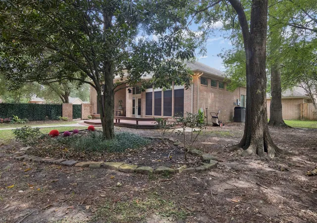 31st image of 2 Surrey Run Pl, Conroe, TX 77384 | MLS# 31663655
