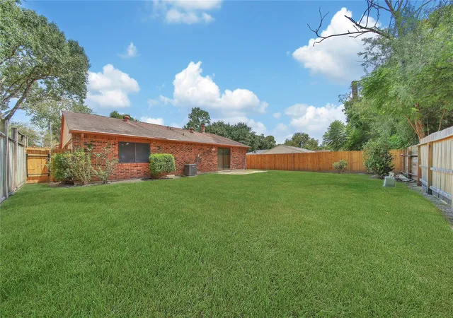 Photo 2 of Sale Pending at 2614 Hummingbird Ln, Humble, TX 77396 | MLS# 35726229 | Listing updated on 2026-09-17