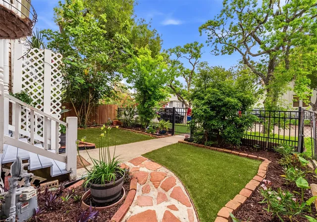 Photo 2 of Single family home for sale at 3826 Ave O 1/2, Galveston, TX 77550 | MLS# 60106383 | Listing updated on 2026-08-21