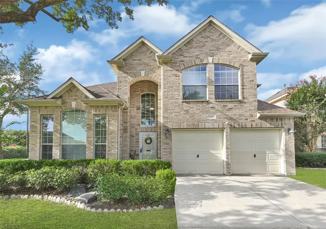Photo 1 of Sale Pending at 6318 Dayridge Ln, Houston, TX 77048 | MLS# 17961703 | Listing updated on 2026-09-22