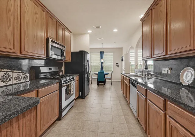 Photo 3 of Sale Pending at 6318 Dayridge Ln, Houston, TX 77048 | MLS# 17961703 | Listing updated on 2026-09-22