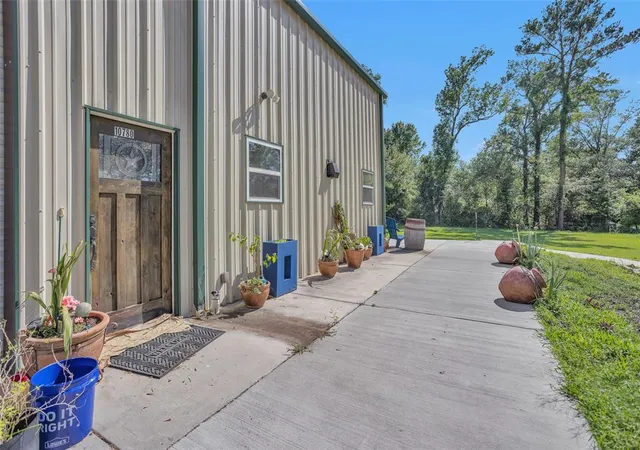 Photo 2 of Single family home for sale at 10780 Stidham Rd, Conroe, TX 77302 | MLS# 6236171 | Listing updated on 2026-05-31