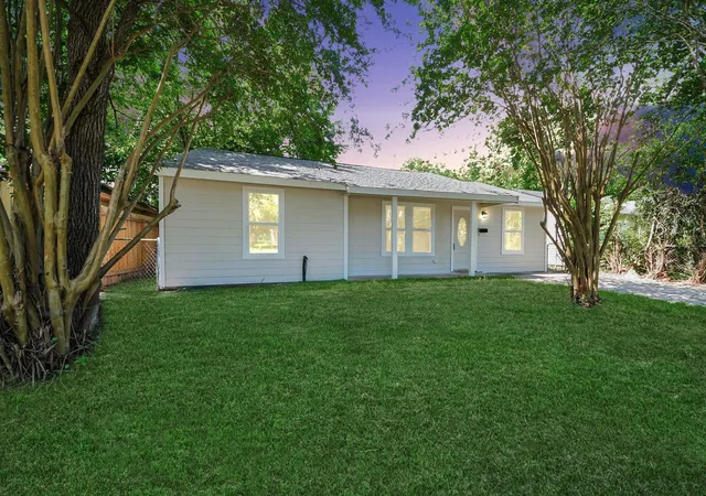 2nd image of 4914 Angleton St, Houston, TX 77033 | MLS# 87228243