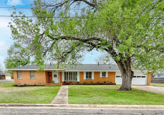 1st image of 302 Baumgarten St, Schulenburg, TX 78956 | MLS# 13724288