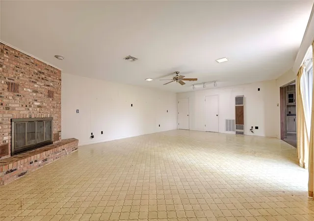 3rd image of 302 Baumgarten St, Schulenburg, TX 78956 | MLS# 13724288
