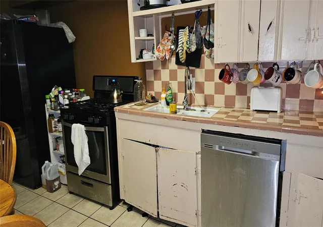 image of 872 Lovers Ln, Houston, TX 77091 | MLS# 10245133
