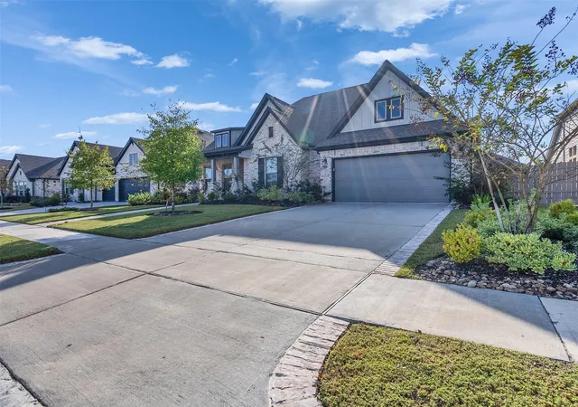 Photo 3 of Single family home for sale at 17416 Violet Vineyard St, Conroe, TX 77302 | MLS# 12146930 | Listing updated on 2026-09-05