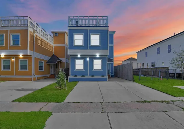 Homes for sale in Galveston, TX | 4013 Ave N 1/2, Galveston, TX 77550 | MLS# 48188249