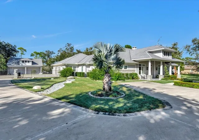 Photo 1 of Mansion for sale at 400 Hillcrest Dr, Richmond, TX 77469 | MLS# 67404201 | Listing updated on 2026-04-20