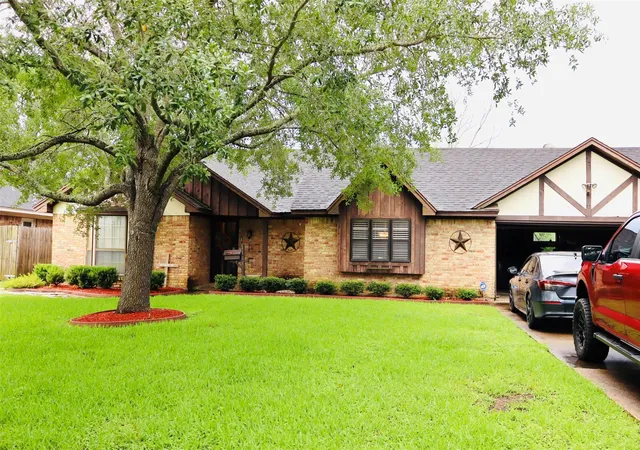 Photo 2 of Sale Pending at 1108 Easy St, Rosenberg, TX 77471 | MLS# 29230279 | Listing updated on 2026-10-06