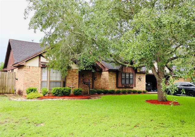 Photo 3 of Sale Pending at 1108 Easy St, Rosenberg, TX 77471 | MLS# 29230279 | Listing updated on 2026-10-06