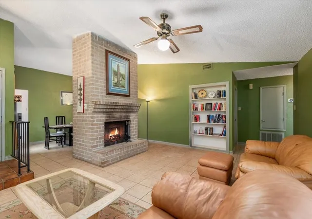 Photo 2 of Sale Pending at 6351 Cambridge Glen Ln, Houston, TX 77035 | MLS# 95972416 | Listing updated on 2026-08-11