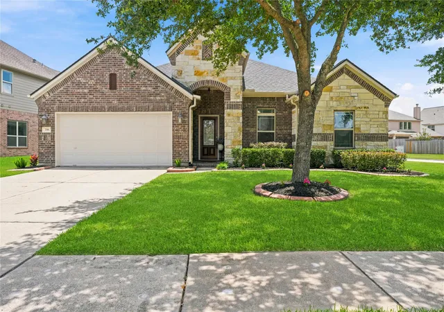 Homes for sale in League City, TX | 298 West Fork Dr, League City, TX 77573 | MLS# 85018256