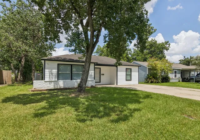 Photo 3 of Single family home for sale at 1408 Scarborough Ln, Pasadena, TX 77502 | MLS# 4699477 | Listing updated on 2026-07-16