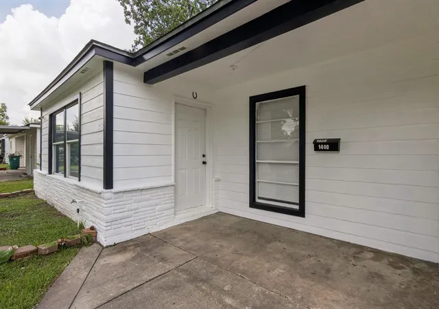 Photo 3 of Single family home for sale at 1408 Scarborough Ln, Pasadena, TX 77502 | MLS# 4699477 | Listing updated on 2026-07-16