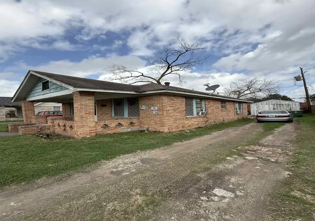Photo 2 of Single family home for sale at 7351 Walker St, Houston, TX 77011 | MLS# 11163650 | Listing updated on 2026-07-29