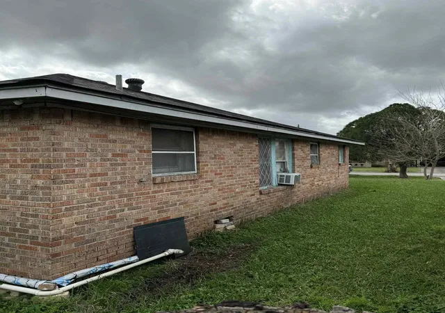Photo 3 of Single family home for sale at 7351 Walker St, Houston, TX 77011 | MLS# 11163650 | Listing updated on 2026-07-29