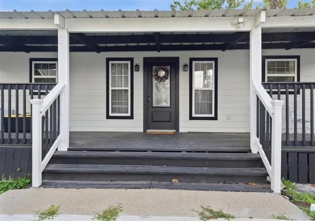 3rd image of 321 Reid St, Houston, TX 77022 | MLS# 81391597