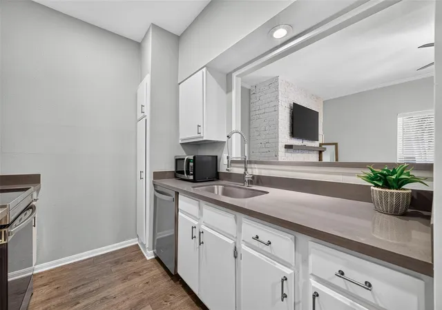 Photo 4 of Condo for sale at 2001 Bering Dr #3D, Houston, TX 77057 | MLS# 33598585 | Listing updated on 2026-10-01