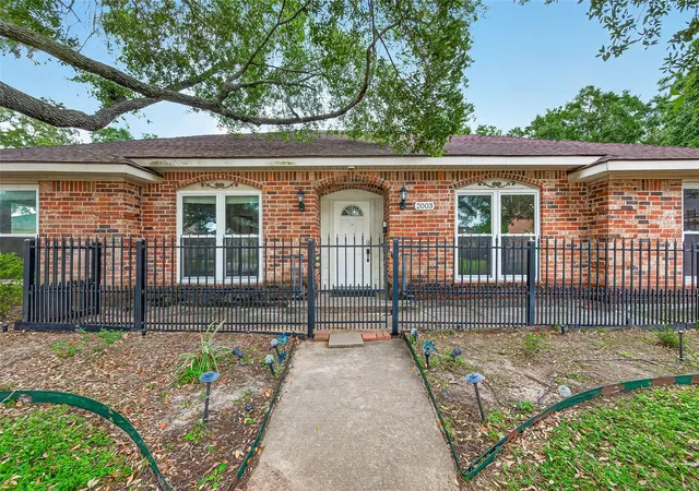 4th image of 2003 Point Clear Ct, Missouri City, TX 77459 | MLS# 73672730