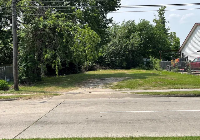 Photo 2 of Land for sale at 1207 S Victory Dr, Houston, TX 77088 | MLS# 68117912 | Listing updated on 2026-02-04