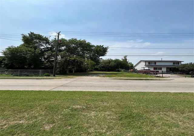Photo 3 of Land for sale at 1207 S Victory Dr, Houston, TX 77088 | MLS# 68117912 | Listing updated on 2026-02-04