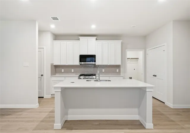 4th image of 6603 Hidden Dunes Dr, Baytown, TX 77521 | MLS# 41970962