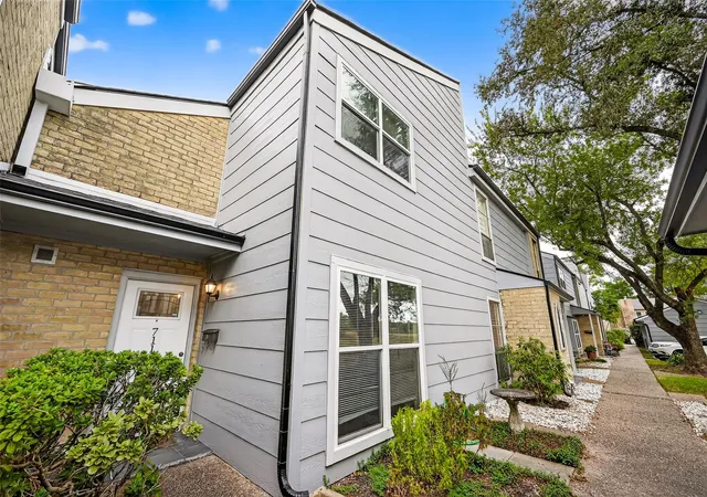 Homes for sale in Houston, TX | 711 Worthshire St, Houston, TX 77008 | MLS# 42142086