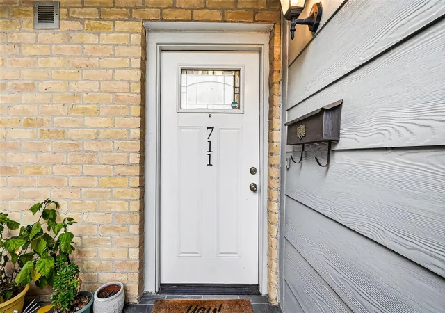 Homes for sale in Houston, TX | 711 Worthshire St, Houston, TX 77008 | MLS# 42142086