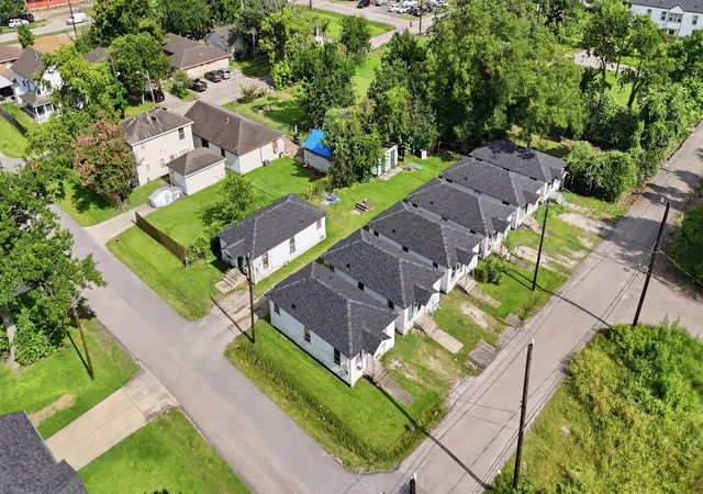 2nd image of 2222 Erastus St, Houston, TX 77020 | MLS# 32342302