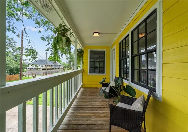 Homes for sale in Kemah, TX | 310 Lakeside Dr, Kemah, TX 77565 | MLS# 86683975
