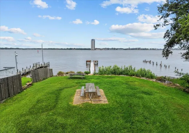 Homes for sale in Kemah, TX | 310 Lakeside Dr, Kemah, TX 77565 | MLS# 86683975