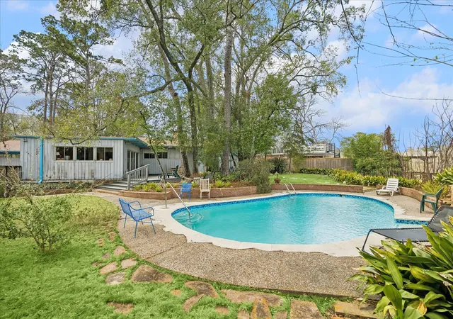 2nd image of 202 Pine Hollow Ln, Houston, TX 77056 | MLS# 3014336