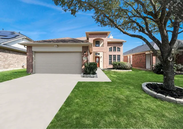 Photo 1 of Single family home for sale at 2705 Calico Crk Ln, Pearland, TX 77584 | MLS# 4232093 | Listing updated on 2026-09-07