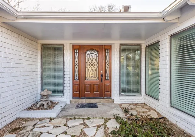 Photo 3 of Sale Pending at 6931 Wagonwheel Ln, Houston, TX 77088 | MLS# 50278930 | Listing updated on 2025-09-20