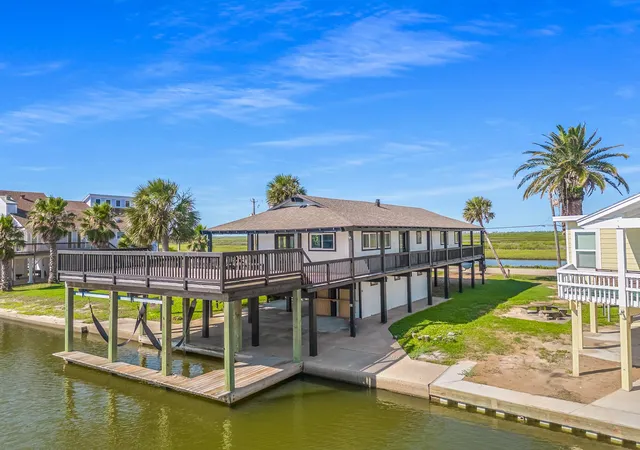 Homes for sale in Jamaica Beach, TX | 4907 Jolly Roger Rd, Jamaica Beach, TX 77554 | MLS# 69334342