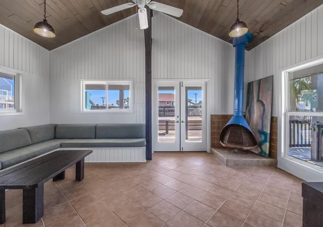 Homes for sale in Jamaica Beach, TX | 4907 Jolly Roger Rd, Jamaica Beach, TX 77554 | MLS# 69334342