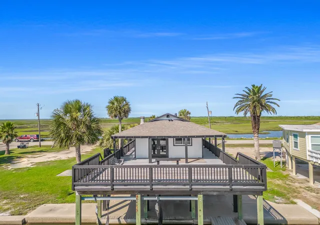 Homes for sale in Jamaica Beach, TX | 4907 Jolly Roger Rd, Jamaica Beach, TX 77554 | MLS# 69334342