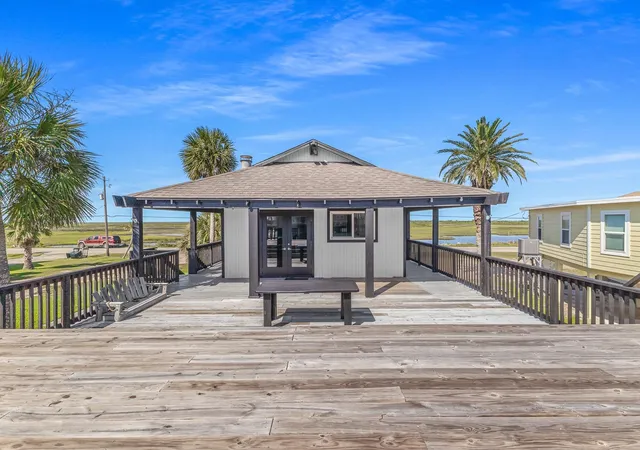 Homes for sale in Jamaica Beach, TX | 4907 Jolly Roger Rd, Jamaica Beach, TX 77554 | MLS# 69334342
