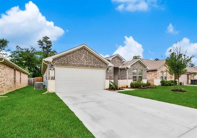 Photo 3 of Single family home for sale at 2326 Strong Horse Dr, Conroe, TX 77301 | MLS# 38446688 | Listing updated on 2026-09-20