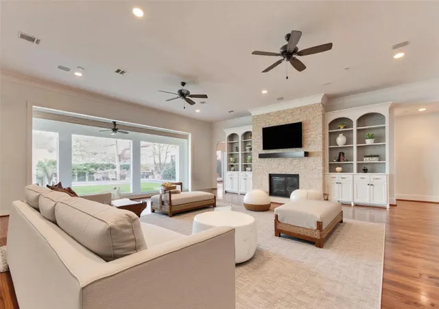 3rd image of 5410 Valerie St, Bellaire, TX 77401 | MLS# 37896940