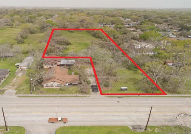 4th image of 1203 Massey Tompkins Rd, Baytown, TX 77521 | MLS# 58962493