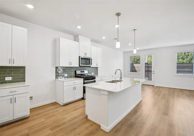 2nd image of 2160 Blue Heron Dr, Kemah, TX 77565 | MLS# 61918708
