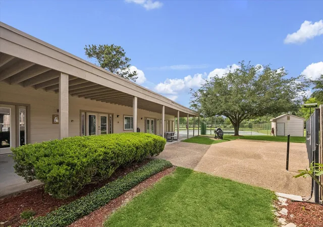 2nd image of 840 Threadneedle St, Houston, TX 77079