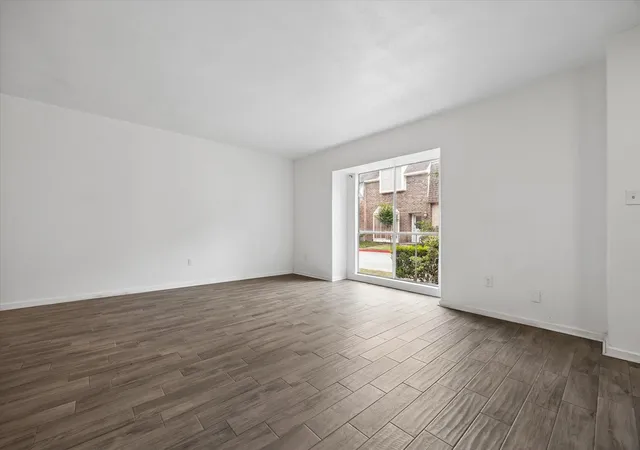 3rd image of 840 Threadneedle St #207, Houston, TX 77079 | MLS# 91897162