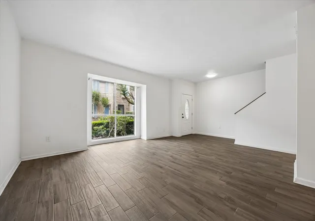 5th image of 840 Threadneedle St #207, Houston, TX 77079 | MLS# 91897162