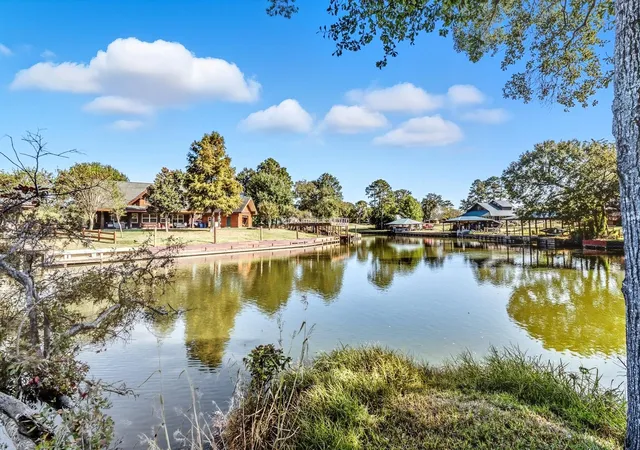1st image of 50 Hunters Creek Dr, Huntsville, TX 77340 | MLS# 8696190
