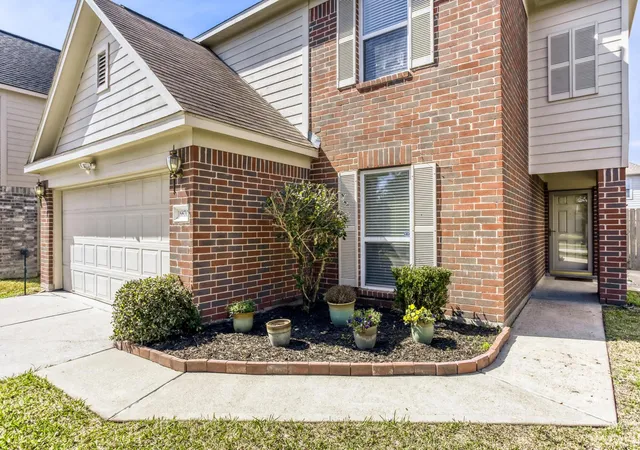 3rd image of 16870 Blackberry Lily Ln, Conroe, TX 77385 | MLS# 74053879
