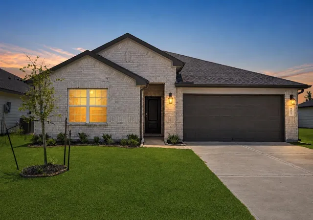 Photo 1 of Single family home for sale at 8611 Swenson Ln, Rosharon, TX 77583 | MLS# 90339031 | Listing updated on 2026-09-05